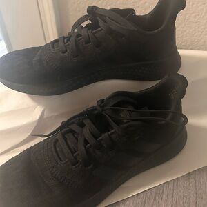 Adidas women’s cloud foam  Sleek Black Athletic Shoes